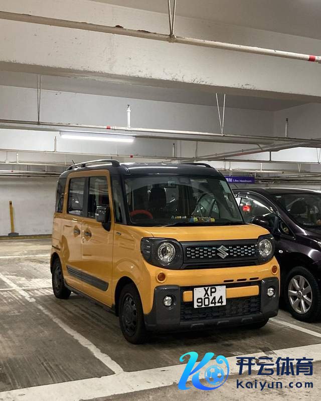 香港街拍：偶遇日本K-car，铃木车标，造型先锋，十分合乎通勤